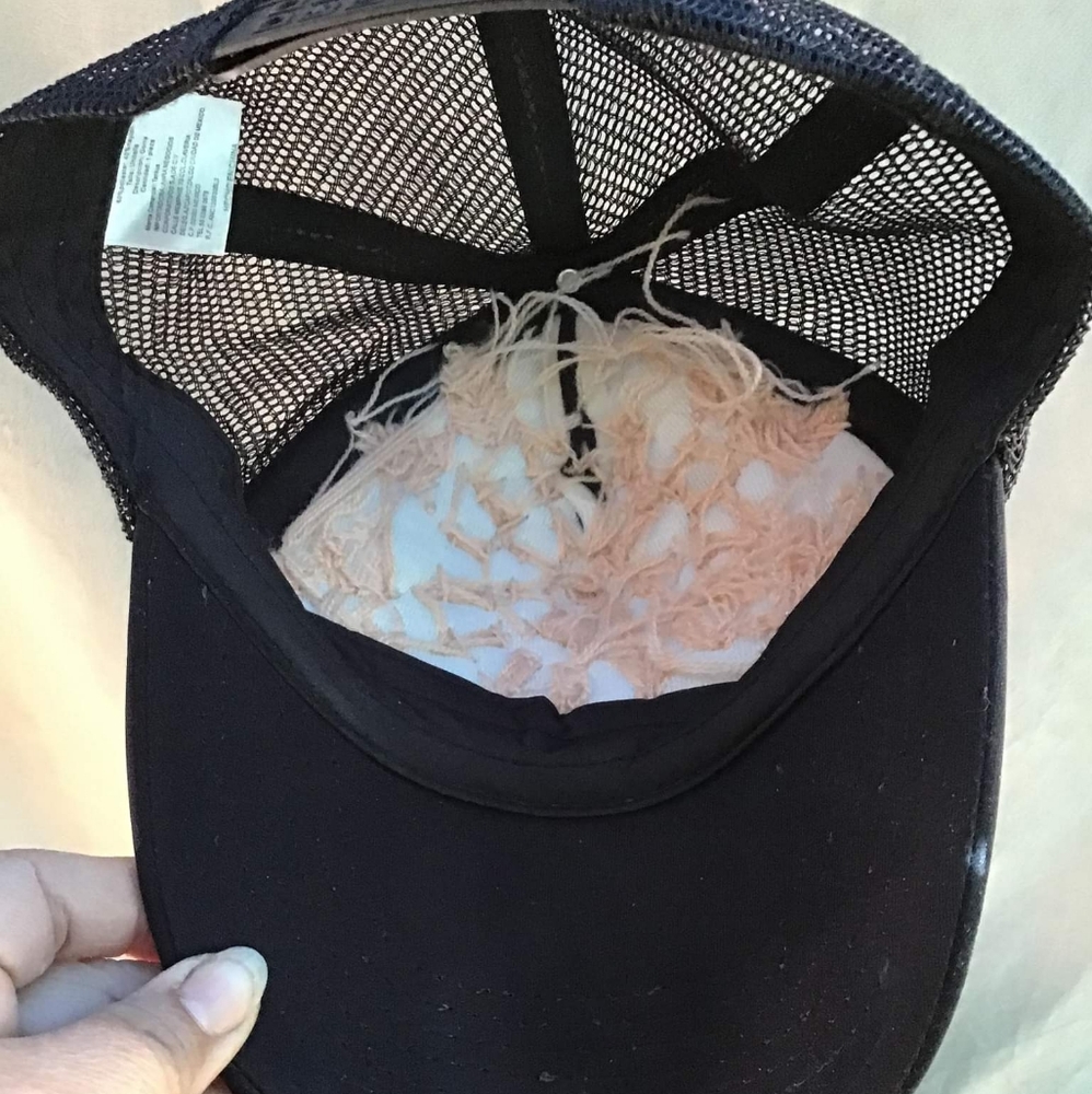 Women's hat - Picture 3 of 3